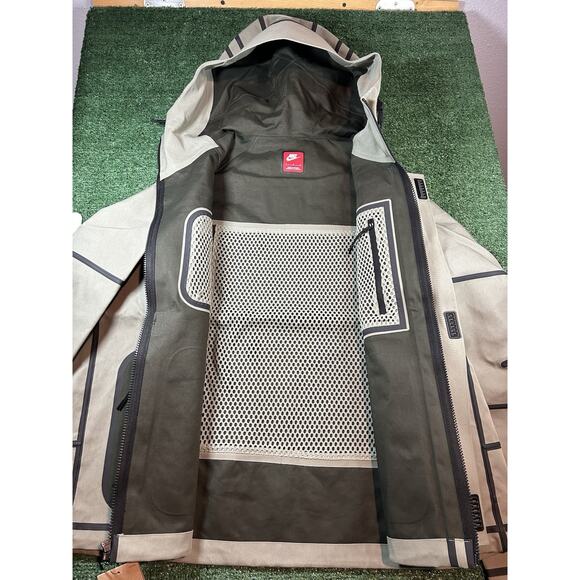 Nike Tech Men's Storm-FIT Hooded Full Zip Rain Jacket Size Large HM9473-320 - Picture 9 of 15